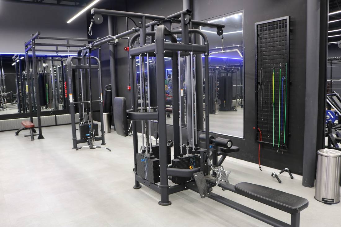 Cable station and functional trainer